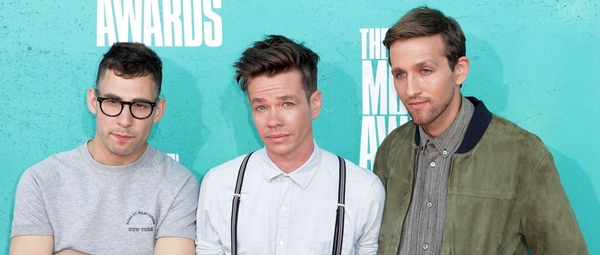 Οι fun. παρουσιάζουν live το νέο τους τραγούδι “Harsh Lights”