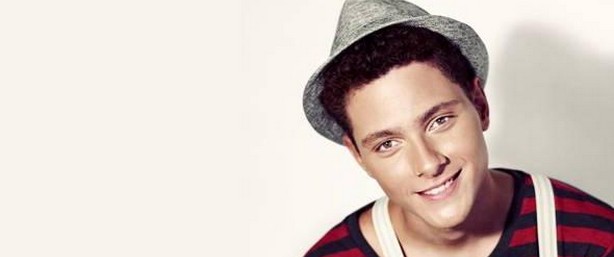 Χρήστος Π. | Ακούστε το νέο τραγούδι του «Ξέχασα να μεγαλώσω»