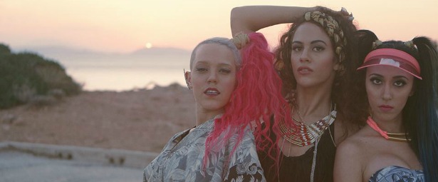 2IT| Παρουσίασαν για πρώτη φορά το νέο τους τραγούδι "Μη ρωτάς" σε γνωστή εκπομπή!