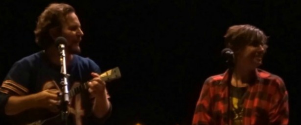 Eddie Vedder και Cat Power μαζί στη σκηνή
