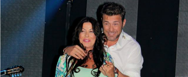 Το solo γλέντι της Άντζελας Δημητρίου με Διονυσίου και Τσιμιτσέλη σε τρελά κέφια στο Frangelico!‏