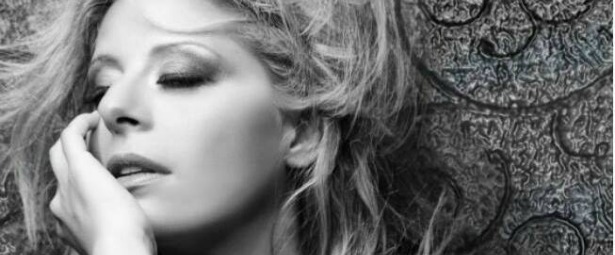 Έλενα Ρίζου| Ακούστε το νέο της τραγούδι "Να τα λέμε"!