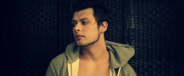 "Μαύρος άγγελος"| Ο Νίκος Τασιόπουλος μας παρουσιάζει το νέο του τραγούδι