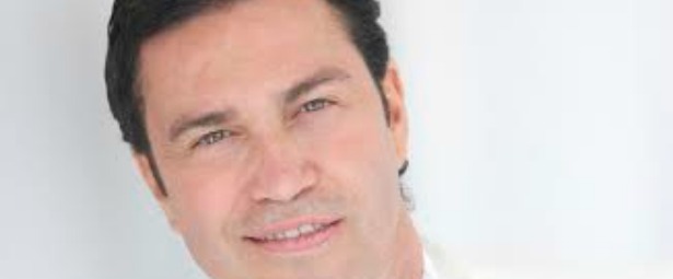 Ο Μάριος Φραγκούλης τραγουδά για τους σκοπούς του "I live for me" στο Ηρώδειο 5/9