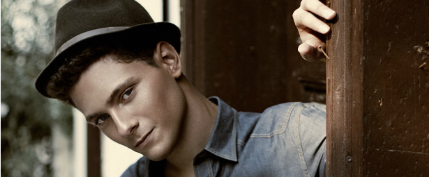 Χρήστος Π.| Ακούστε το νέο του τραγούδι "Δίχως εσένα"