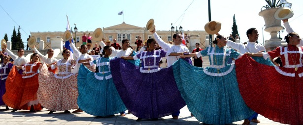 Ενθουσίασε και ένωσε λαούς το 4ο Διεθνές Φεστιβάλ Χορού και Μουσικής "Earthdancers"