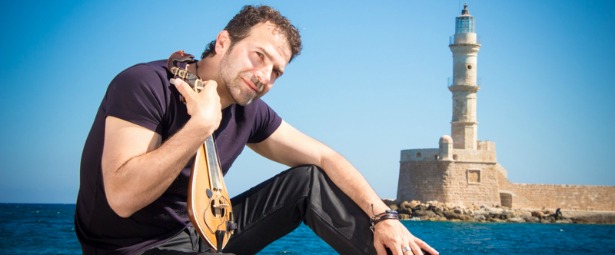 «Ασ'τα Προβλήματα» μας λέει ο Ηλίας Παλιουδάκης στο νέο του τραγούδι!