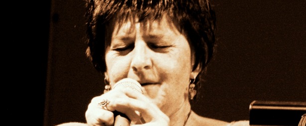 «Είδα του τρελού τα κλάματα»| Νέο τραγούδι από τη Φωτεινή Βελεσιώτου