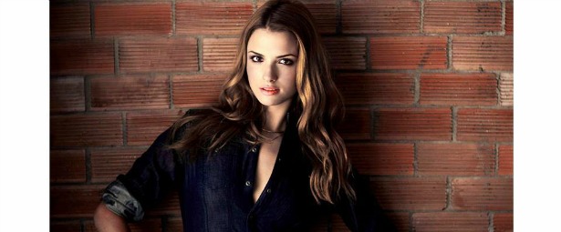 Η Κατερίνα Λιόλιου παρουσίασε στο "Mega με Μία" το καινούριο της τραγούδι "Ήταν Λίγο"