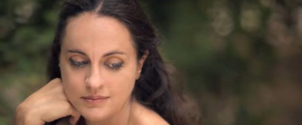 «Το φιλί και το κρασί» | Ακούστε το νέο τραγούδι της Χρυσούλας Κεχαγιόγλου 