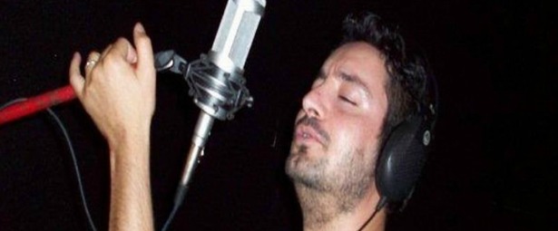 "Ραγισμένη καρδιά"| Ο Μιχάλης Δεσδενάκης μας παρουσιάζει το νέο του single