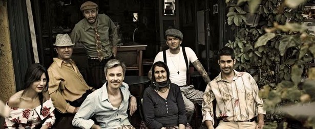 Οι Gadjo Dilo συνδυάσουν την παραδοσιακή manouche gypsy swing μουσική με την Ελληνική μουσική παράδοση στο Tin Pan Alley 5/12