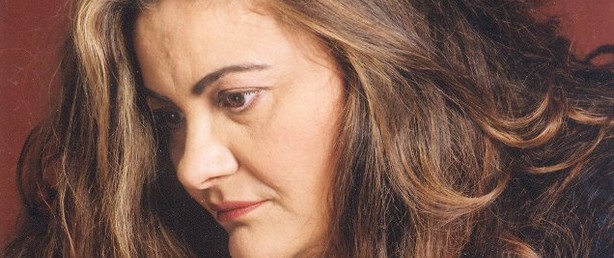 Η Νένα Βενετσάνου στη  Μικρή Επίδαυρο τραγουδά για «1000+ 1 ΠΟΛΕΙΣ»! 10 & 11/7