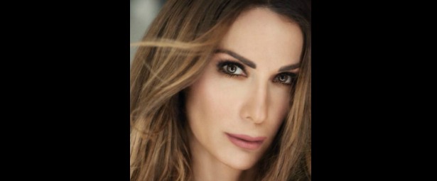 Ο Κυριάκος Παπαδόπουλος μας δίνει μια μικρή γεύση από το νέο τραγούδι της Δέσποινας Βανδή "Αν σου λείπω"