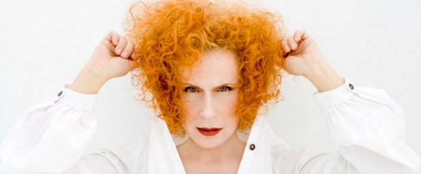 "Καταιγίδα στην Αθήνα"| Η Μελίνα Τανάγρη μας παρουσιάζει το νέο της τραγούδι