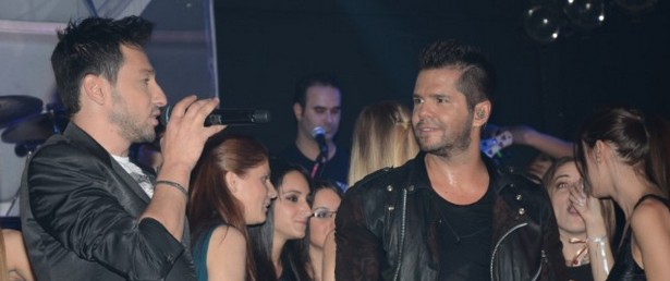 Οι επώνυμοι τις Κυριακές ψηφίζουν Central live Clubbing!