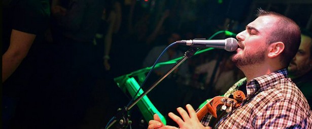 Αντώνης Γαμπιεράκης: Ο 20χρονος λυράρης-φαινόμενο κυκλοφόρησε την πρώτη του δισκογραφική δουλειά