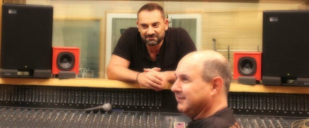 Ο Σάκης Ράμης μας συστήνεται με τη σύγχρονη εκδοχή του "Σπίτι μου,Σπίτι σου ή και κάπου αλλού" 