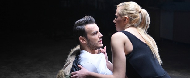 "Οξυγόνο"| Ο Σάκης Αρσενίου στο καινούριο του video clip που μόλις κυκλοφόρησε!