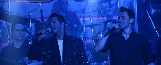 Γιώργος Τσαλίκης & Πάνος Καλίδης μας είπαν τα κάλαντα... on stage!