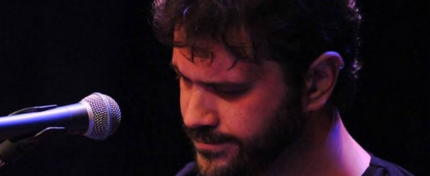 Ο Σπύρος Καββάδας συμπράττει με τους Contrasto και τον Νίκο Σπάθα με σκοπό ένα αξέχαστο μελωδικό ταξίδι στο Ρυθμός Stage! 4/1