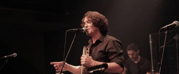 Ο Θοδωρής Κοτονιάς και τα Μακρινά Ξαδέρφια επιστρέφουν με βιολιά, κλαρίνα και ηλεκτρικές κιθάρες στο Ρυθμός Stage! 16/5