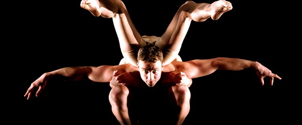 Δέκα πράγματα που πρέπει να γνωρίζετε για τους Momix λίγο πριν την εμφάνιση τους στην Ελλάδα!