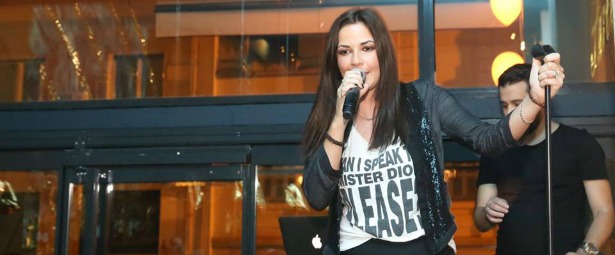 Πρεμιέρα για την Χρύσπα στο "Parea all day bar"| Δείτε τι έγινε!