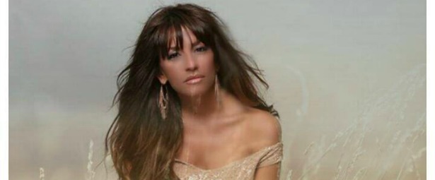 "Δεν ανήκω σε κανέναν" μας τραγουδά η Έρη Ζώρα| Ακούστε το