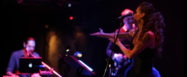 Η Κέλλυ Καλτσή & The Special K’z παρουσίασαν στον Σταυρό Του Νότου (club) το Anti-compromise Project τους