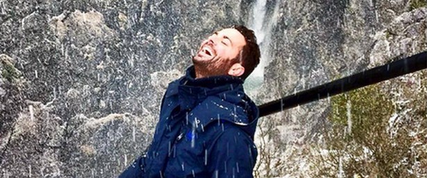 Ηλίας Βρεττός & Κώστας Δόξας τραγουδούν στα... χιόνια!