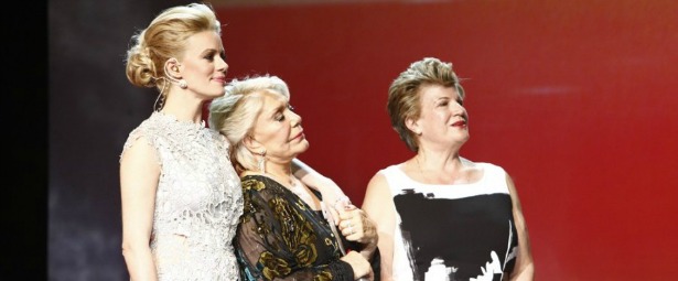 "Madame Figaro Γυναίκες της Χρονιάς 2014"| Η συγκινητική στιγμή της βράβευσης της Μαρινέλλας!