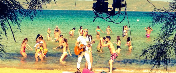 "Το καλοκαίρι"| Μια βόλτα στα γυρίσματα του νέου video clip του Διονύση Σχοινά!