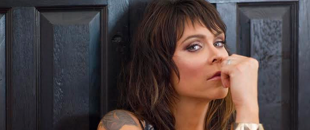 Η Beth Hart μιλάει για την Ελλάδα λίγο πριν τη συναυλία της στην Αθήνα!