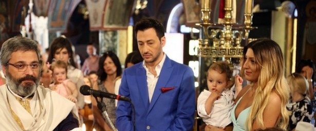 Ο Πάνος Καλλίδης βάφτισε το γιο του!