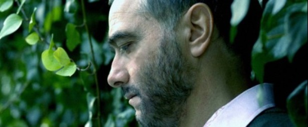 Ο Κ.Βήτα παρουσιάζει τη δική του "Μονοχρωμία" στο νέο του τραγούδι και video clip