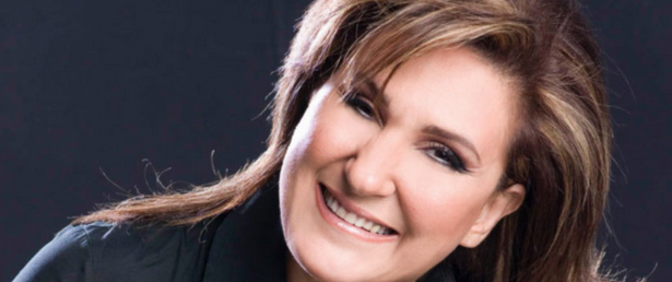 Η Λένα Αλκαίου παρουσιάζει τη νέα της δισκογραφική δουλειά «Γυαλιά κομμάτια μου» στον Κήπο του Black Duck