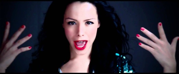 Μαρία Μακρή| Παρουσιάζει το νέο της τραγούδι & video clip "Άρωμα"