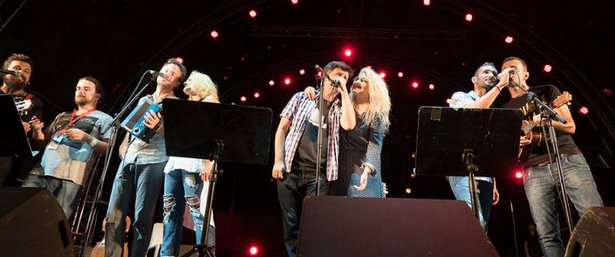 «ΑΓΑΠΗ ΡΕ+» | Η συναυλία αλληλεγγύης με πλήθος καλλιτεχνών στη Τεχνόπολη που ξεπέρασε κάθε προσδοκία!