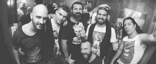 Αντίδοτο στο φορτισμένο κλίμα η μουσική  των 15 50 στο Tramp!