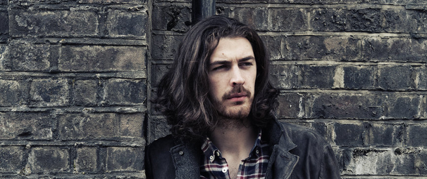 O Hozier στέλνει το μήνυμά του στα Mad VMA 2015 & την Ελλάδα!