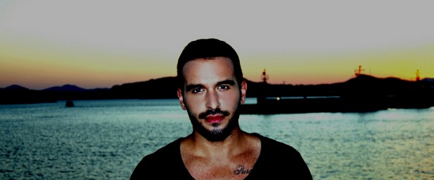 «Έρχεται πάλι το καλοκαίρι» στο νέο τραγούδι του Τηλέμαχου Ζέη!