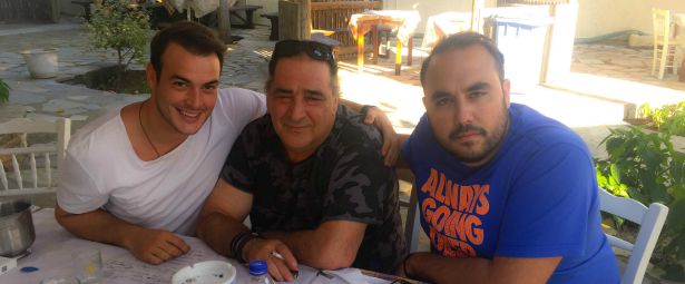 Ο Σάκης Αρσενίου τραγουδάει Βασίλη Καρρά!