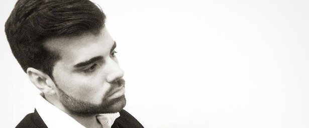 Ο Γιάννης Αλεξόπουλος λέει πως  "Η αγάπη όλα τα νικά"| Ακούστε το νέο του single