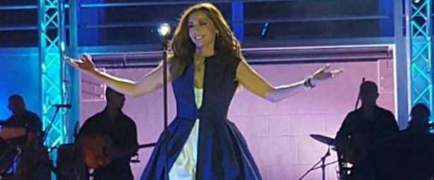 Η Δέσποινα Βανδή "τα 'δωσε όλα" στο κατάμεστο Βεάκειο Θέατρο| Φωτογραφίες & videos