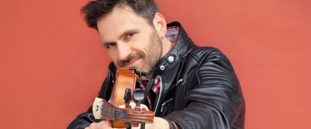 Ο Κώστας Κακογιάννης σε ένα νέο τραγούδι στη κυπριακή διάλεκτο με θέμα τους πρόσφυγες μετανάστες!