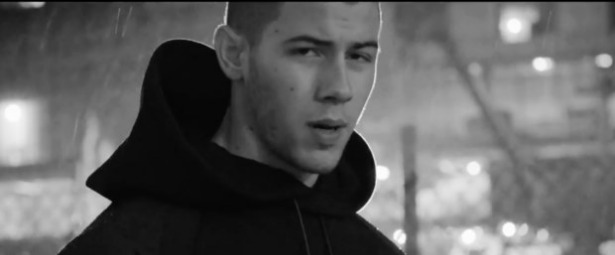 "Area Code"| Ο Nick Jonas ξεσηκώνει το γυναικείο πληθυσμό στο ολοκαίνουριο video clip του!