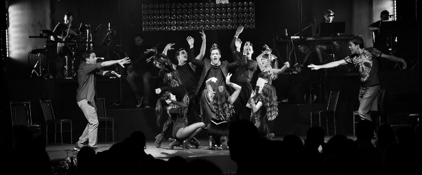 Λαμπερή πρεμιέρα για το "Εδώ και τώρα" στο Casablanca Music Hall!