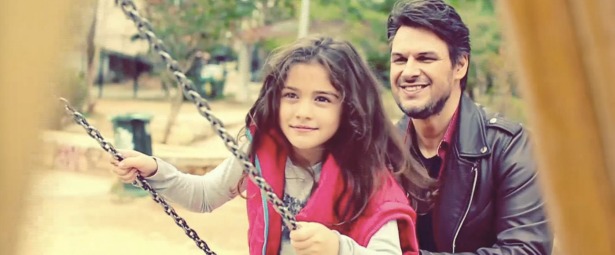 "Πως θα τη βγάλω" | Το ολοκαίνουργιο video clip του Πάνου Κιάμου συγκινεί, δείτε το!