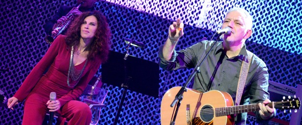 Ένα μουσικό ταξίδι με την Ελευθερία Αρβανιτάκη και τον Νίκο Πορτοκάλογλου ξεκίνησε στο Βοτανικός Live Stage | Δείτε τι έγινε στη πρεμιέρα τους!